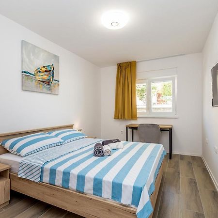 Holiday House Sunlight With Heated Pool Malinska Esterno foto