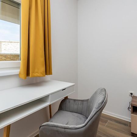 Holiday House Sunlight With Heated Pool Malinska Esterno foto