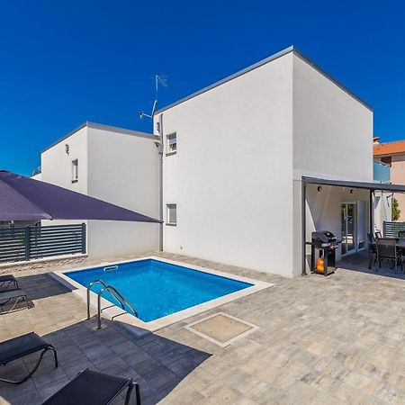 Holiday House Sunlight With Heated Pool Malinska Esterno foto