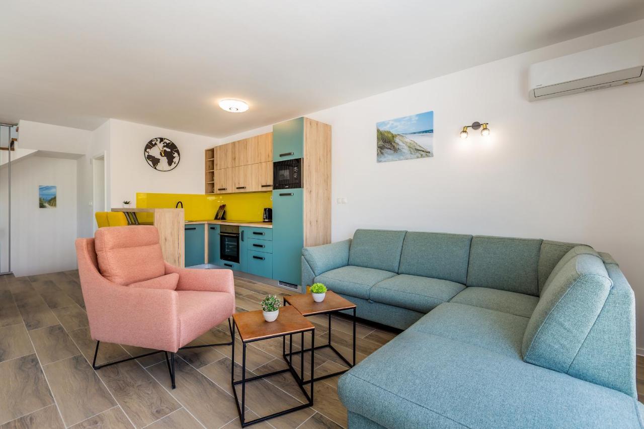 Holiday House Sunlight With Heated Pool Malinska Esterno foto