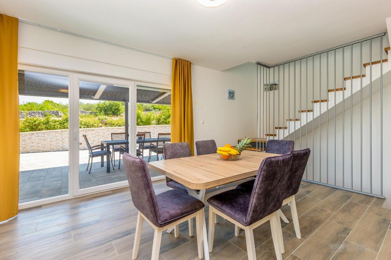 Holiday House Sunlight With Heated Pool Malinska Esterno foto
