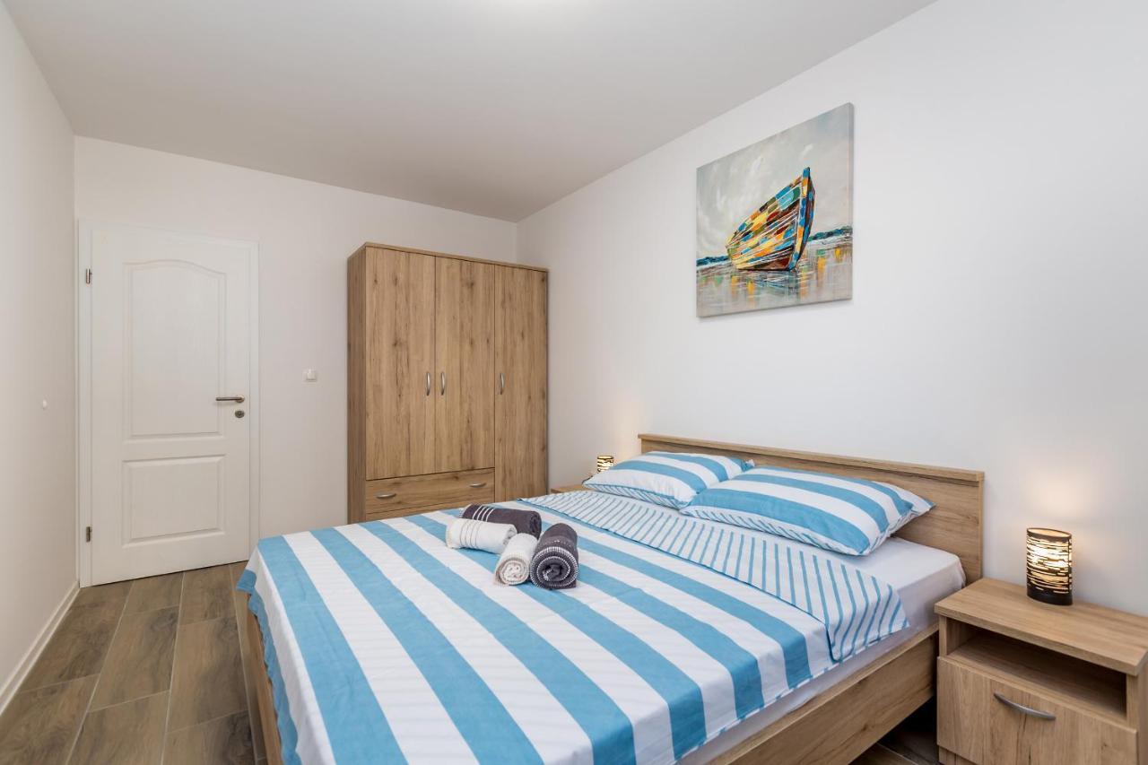 Holiday House Sunlight With Heated Pool Malinska Esterno foto