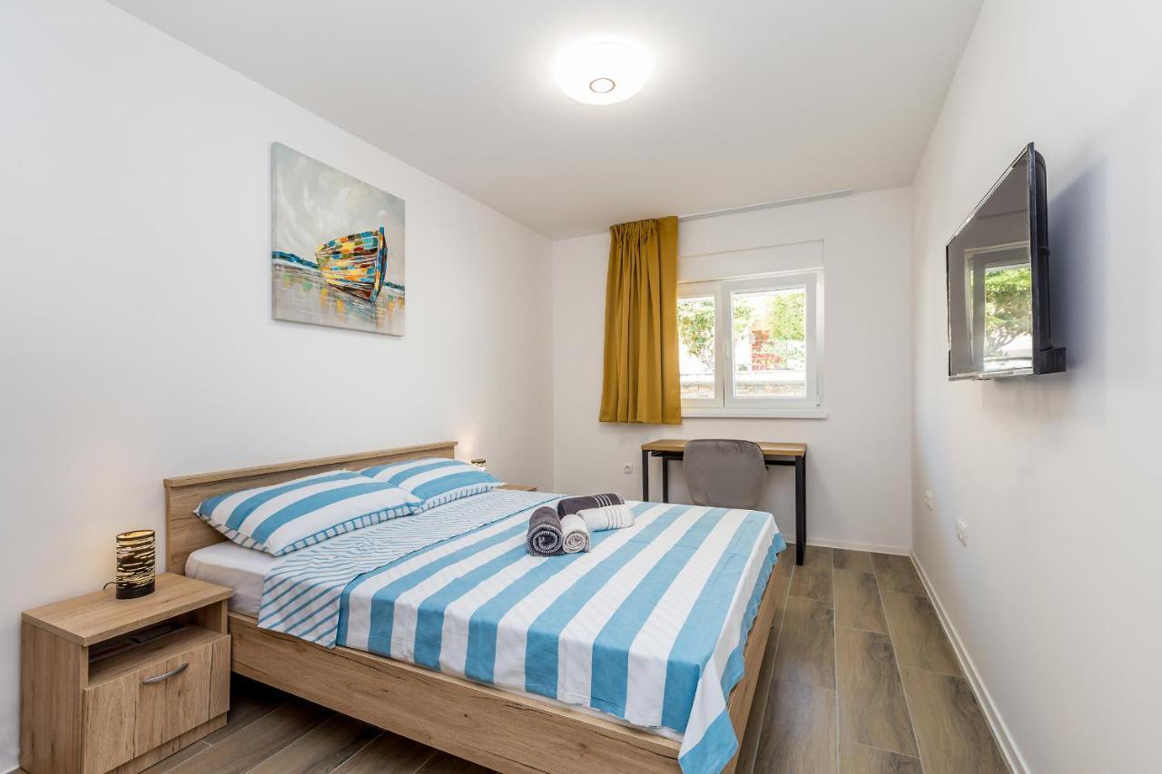 Holiday House Sunlight With Heated Pool Malinska Esterno foto
