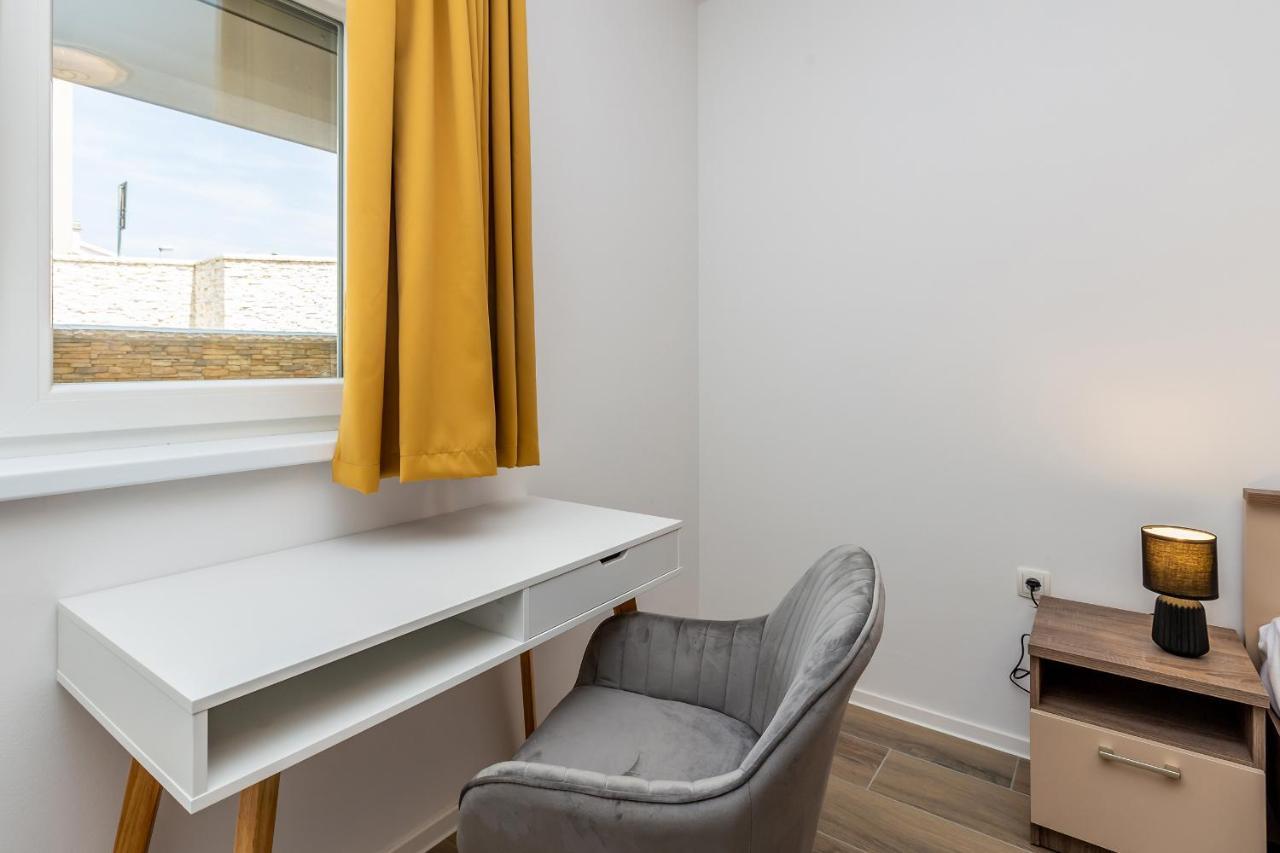 Holiday House Sunlight With Heated Pool Malinska Esterno foto