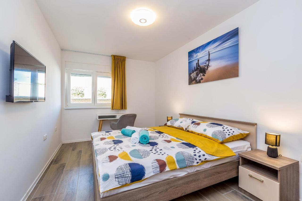 Holiday House Sunlight With Heated Pool Malinska Esterno foto
