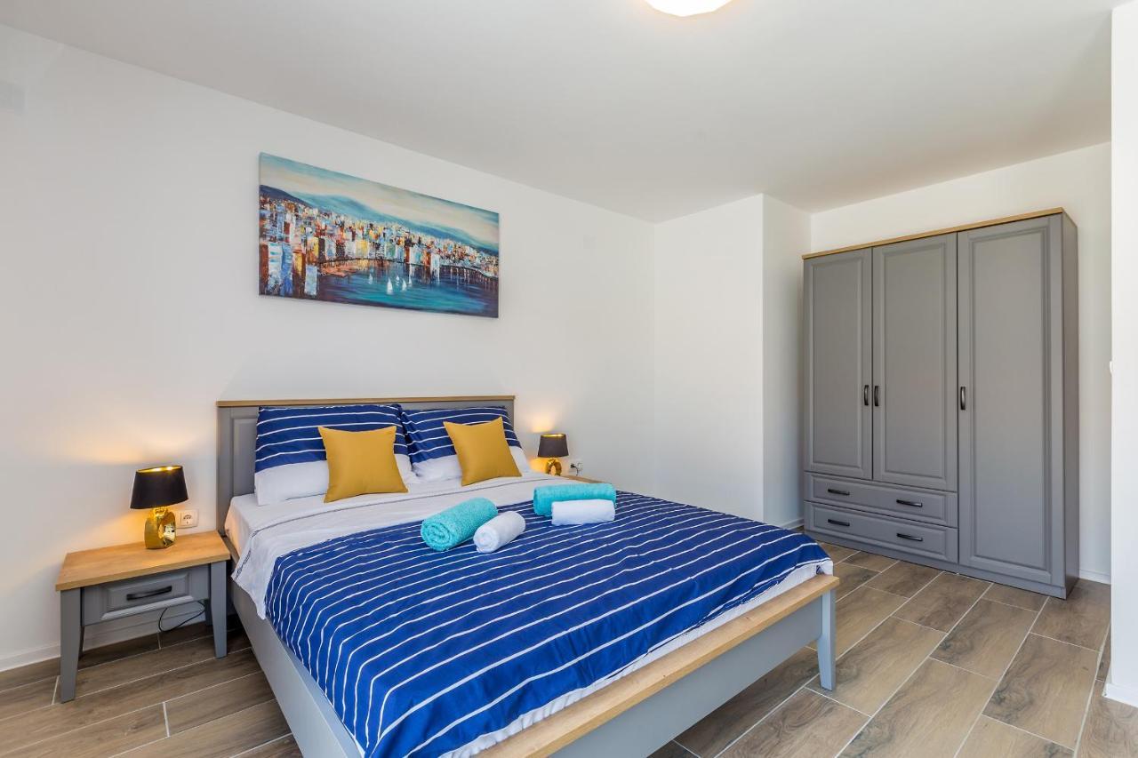 Holiday House Sunlight With Heated Pool Malinska Esterno foto
