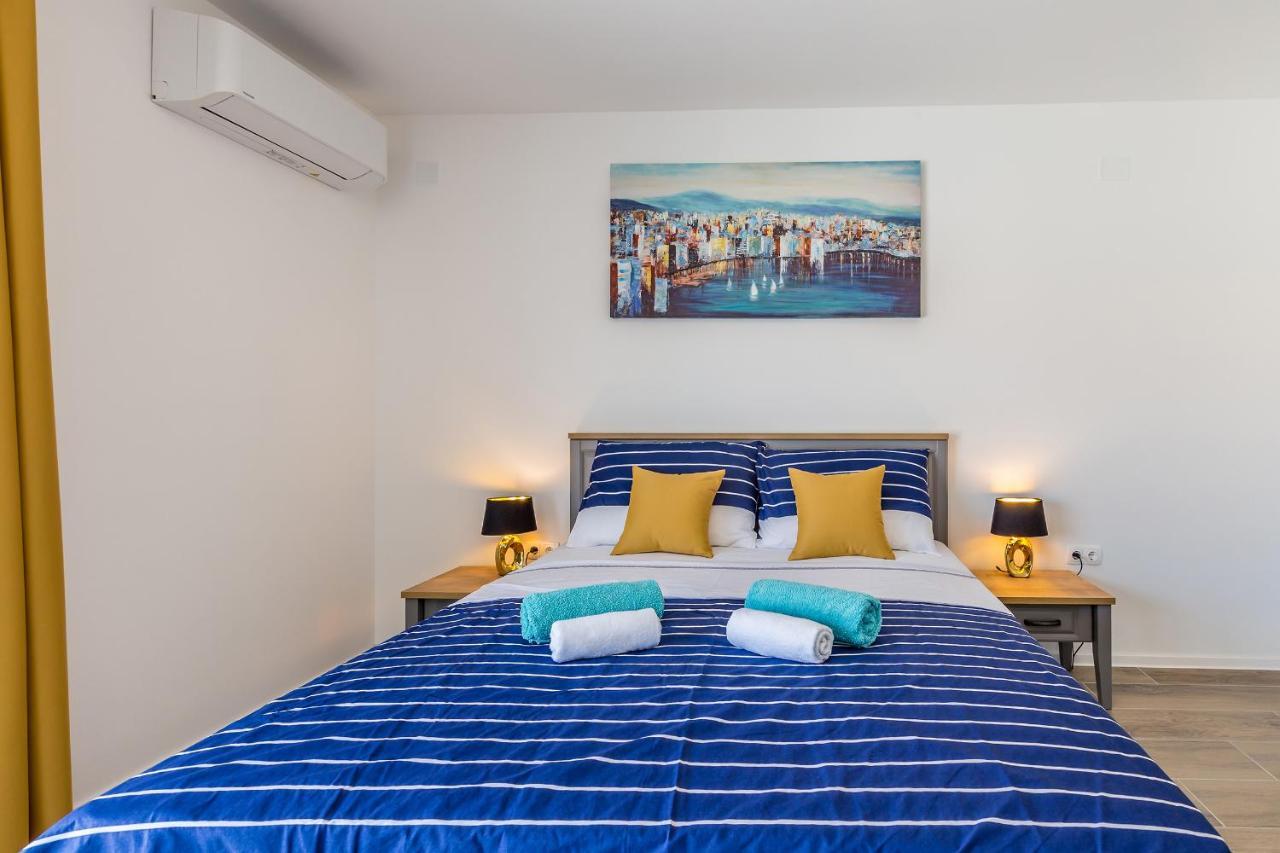 Holiday House Sunlight With Heated Pool Malinska Esterno foto