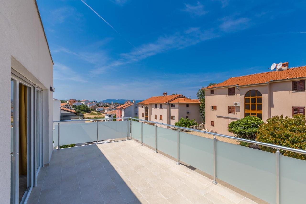 Holiday House Sunlight With Heated Pool Malinska Esterno foto