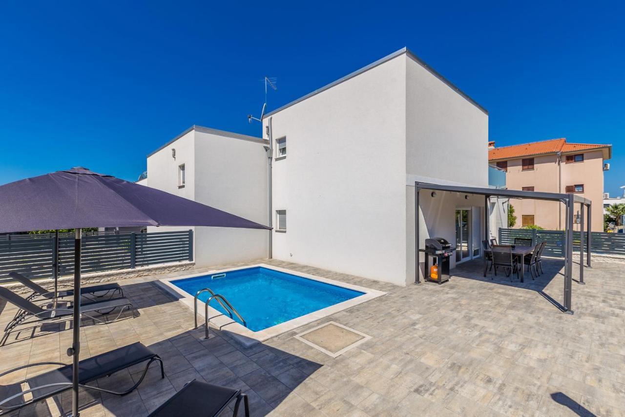 Holiday House Sunlight With Heated Pool Malinska Esterno foto