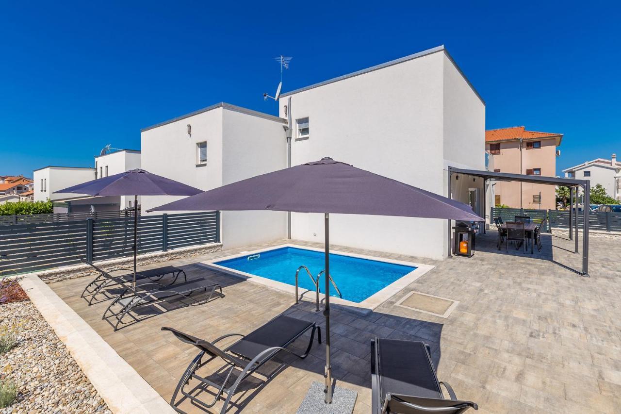 Holiday House Sunlight With Heated Pool Malinska Esterno foto