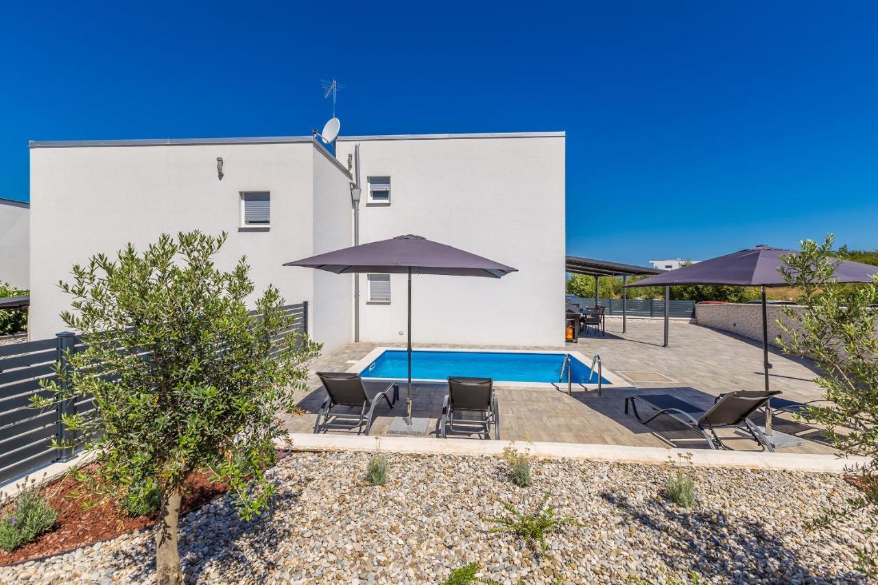 Holiday House Sunlight With Heated Pool Malinska Esterno foto