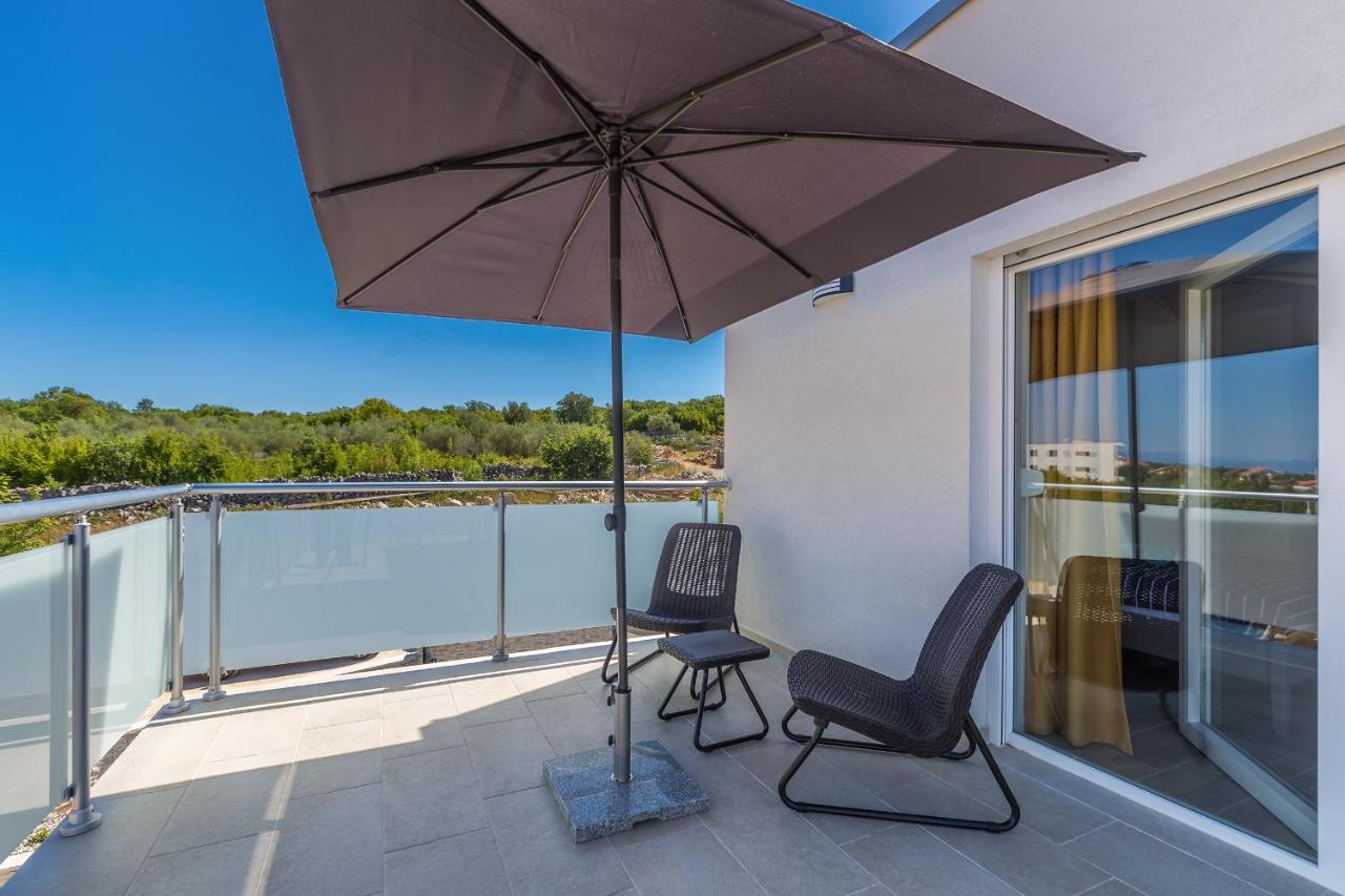Holiday House Sunlight With Heated Pool Malinska Esterno foto